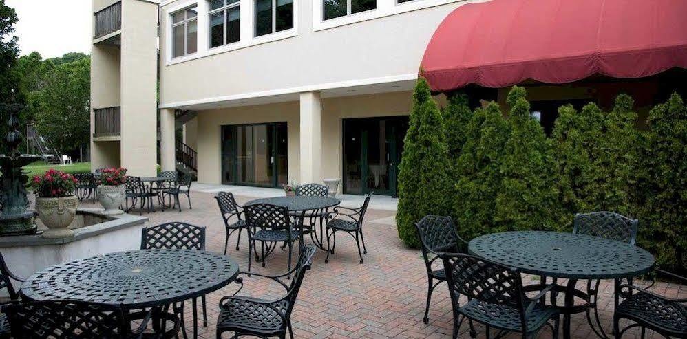 Winnapaug Hotel